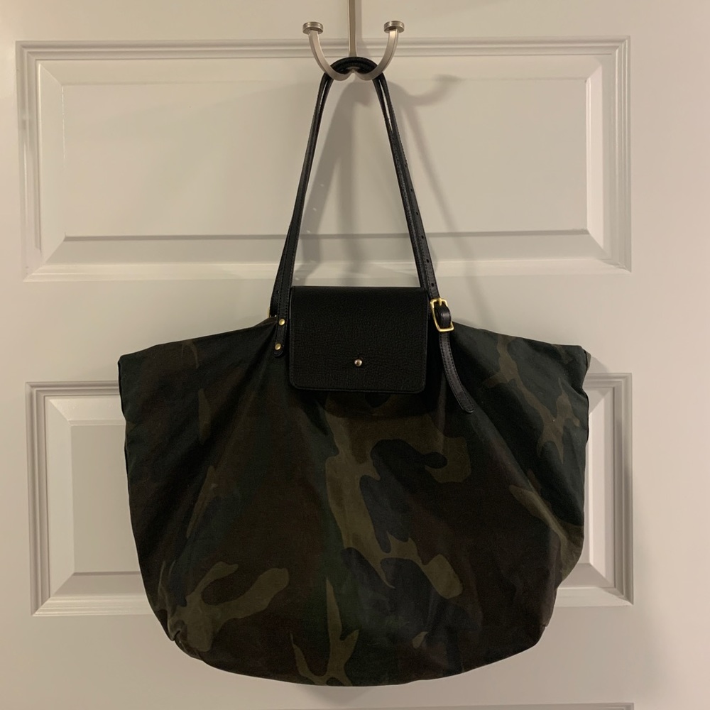 Kempton & Co Henley Fold Up Bag- Camo. Almost new!